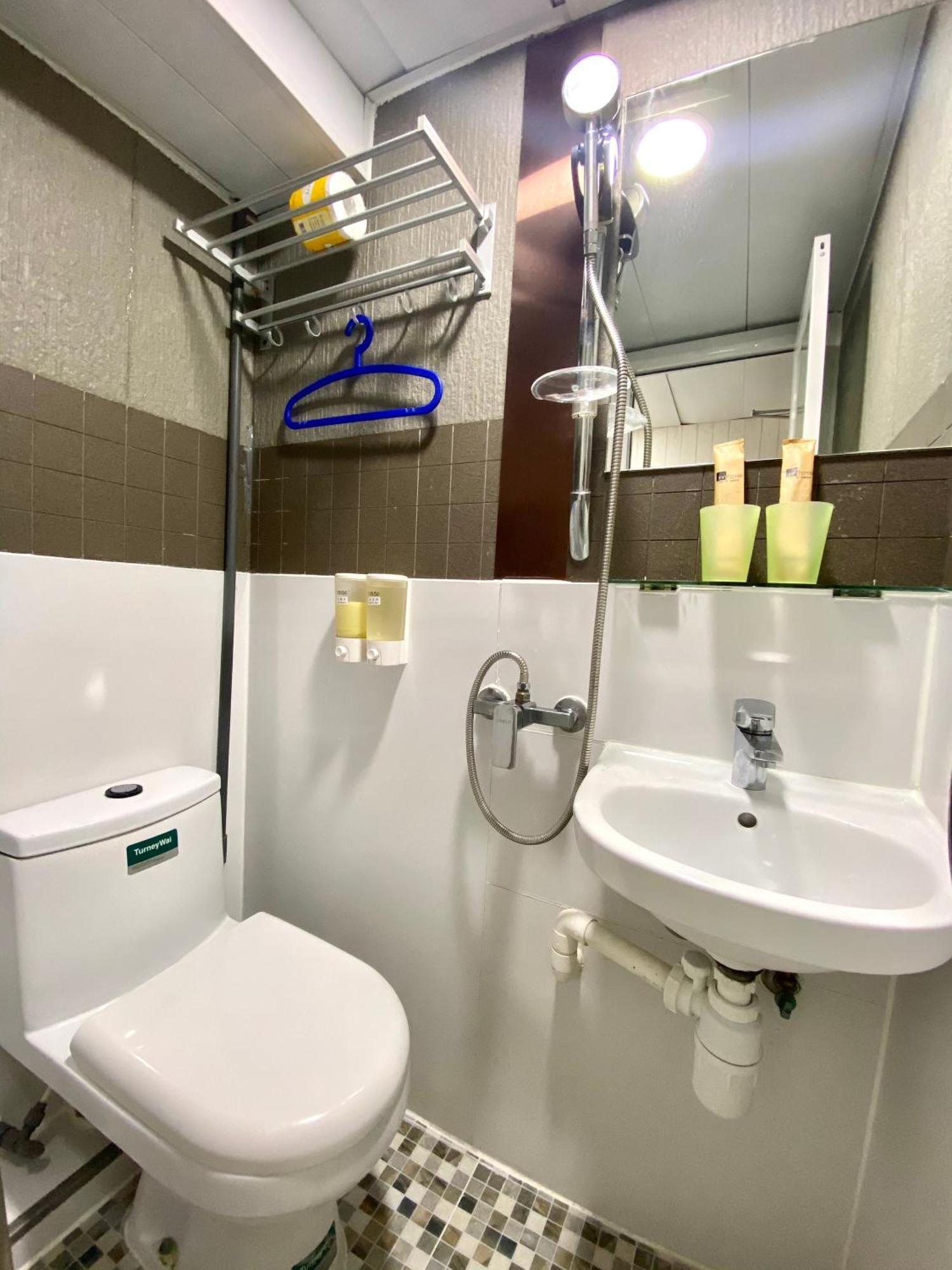 Hong Kong Hostel Room photo