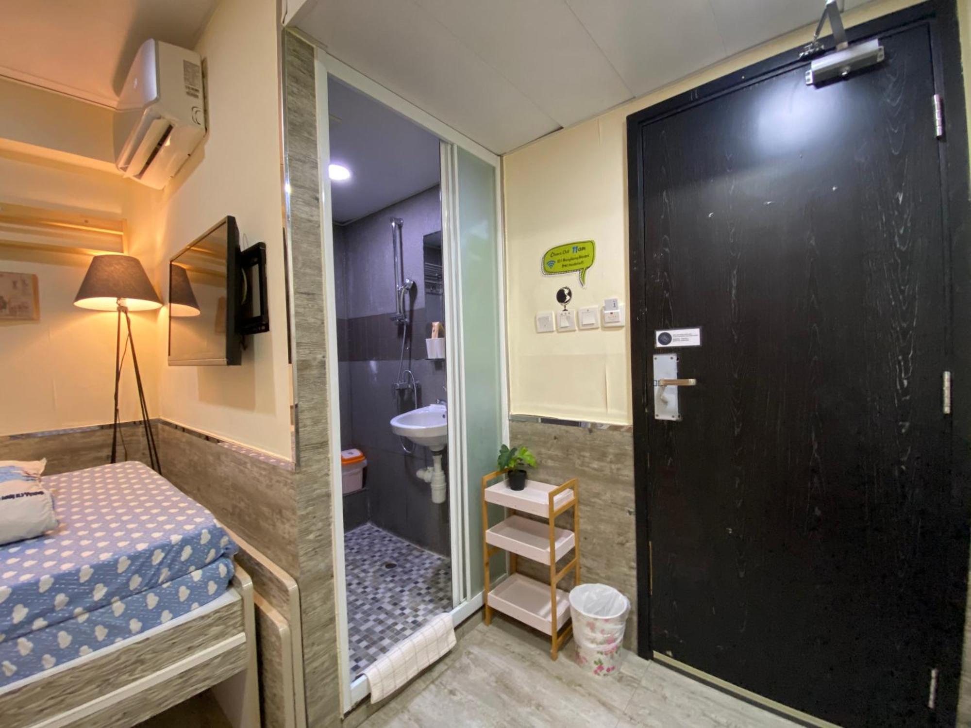 Hong Kong Hostel Room photo