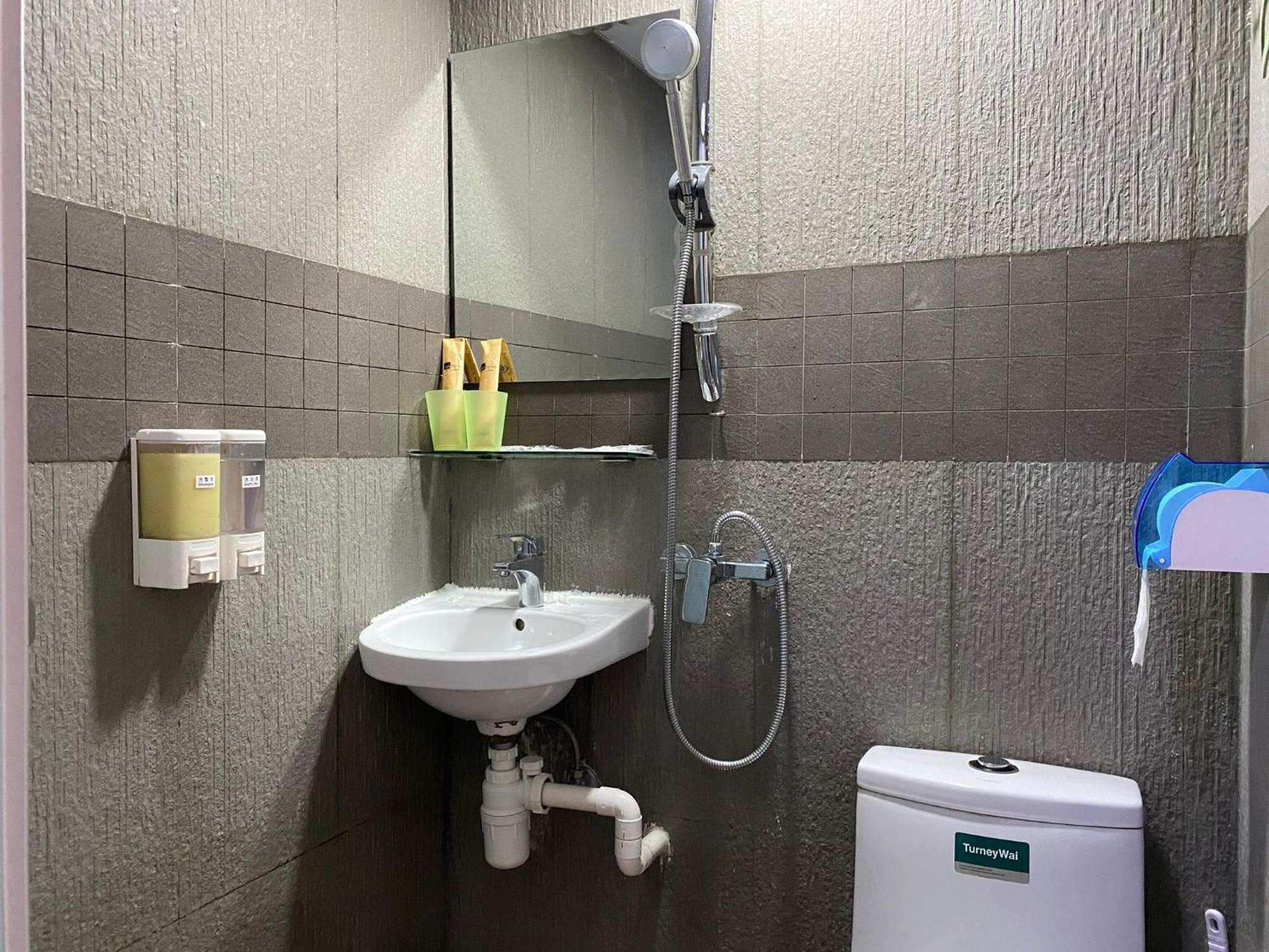 Hong Kong Hostel Room photo